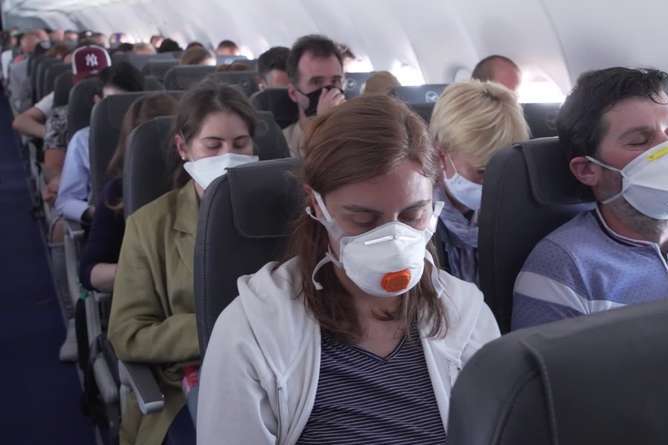 МАУ дозволить деяким пасажирам не використовувати маски