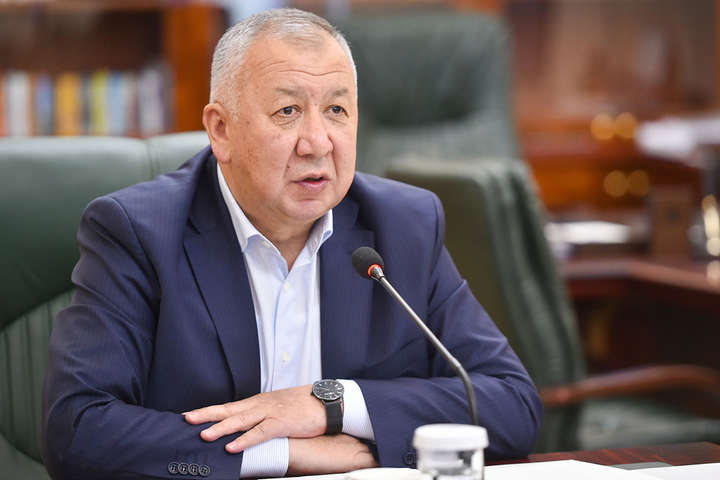 Президент Киргизстану знайшовся і відправив у відставку уряд