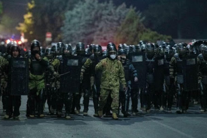 Президент Киргизстану вводить війська до Бішкеку