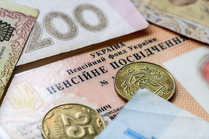 В Україні проблеми з виплатами пенсій триватимуть до 2050 року, – експерт