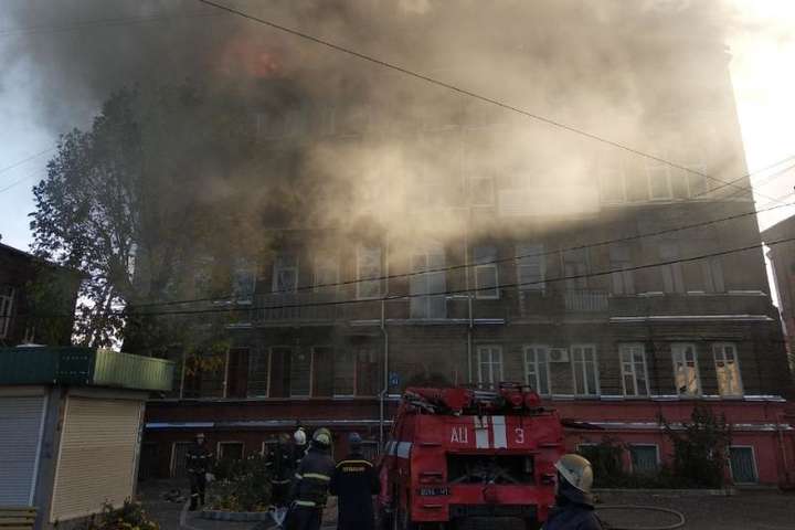 У Харкові в житловому будинку сталась пожежа, є загиблий
