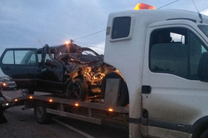 На Одещині легковик влетів у вантажівку, одна людина загинула