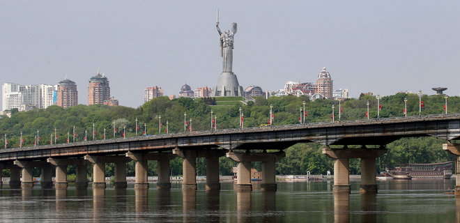 В воскресенье в столице ограничат движение на мосту Патона