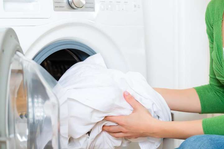Вчені розповіли про небезпеку прання в період пандемії коронавірусу