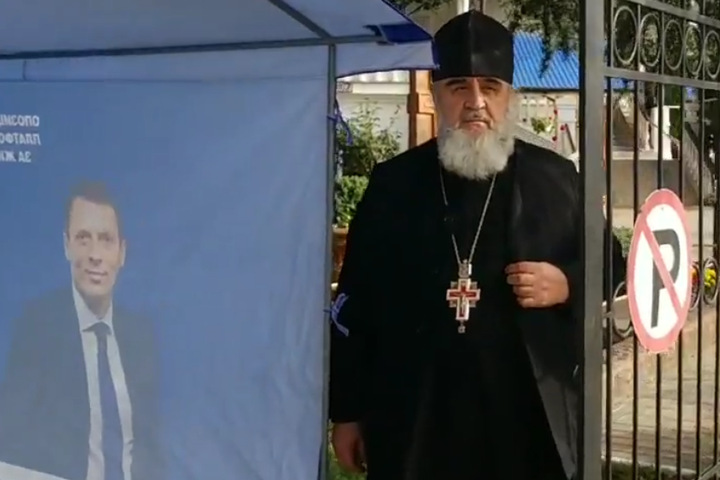 В Ужгороді священник Московського патріархату відкрито агітує за ОПЗЖ на території храму (відео)