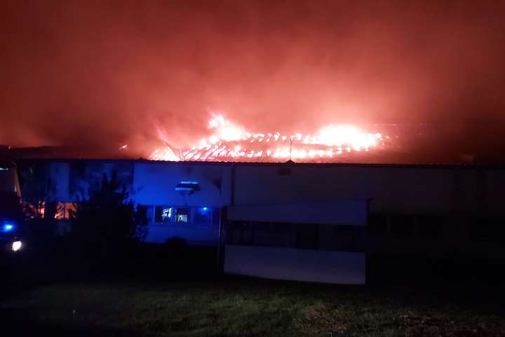 У Мукачеві сталася велика пожежа на лижній фабриці «Тиса»