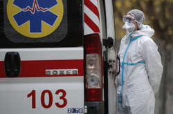 Хворих на коронавірус із ускладненнями госпіталізують