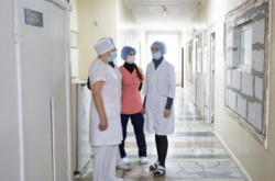 Українські медики отримали понад 1,3 млрд грн на підвищення зарплат