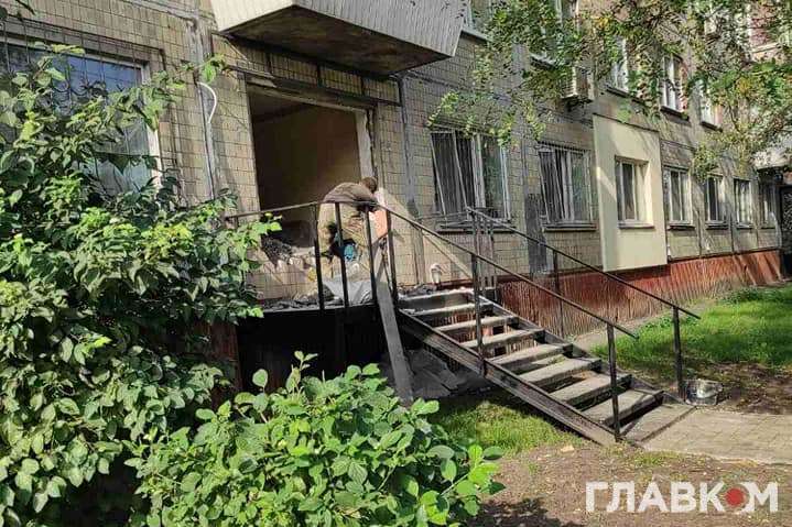 У Києві може повторитися дрогобицька трагедія: ділки руйнують будинок (фото, відео)