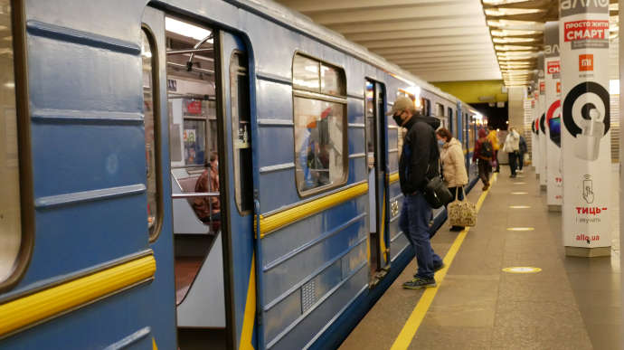 Сегодня будет ограничен вход на станции подземки в центре Киева