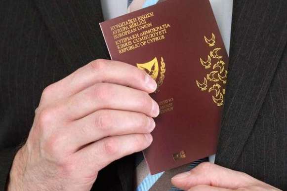 Програму «золотих паспортів» закрито: Кіпр скасовує надання громадянства за інвестиції
