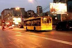 Низка маршрутів транспорту працюватиме на годину довше