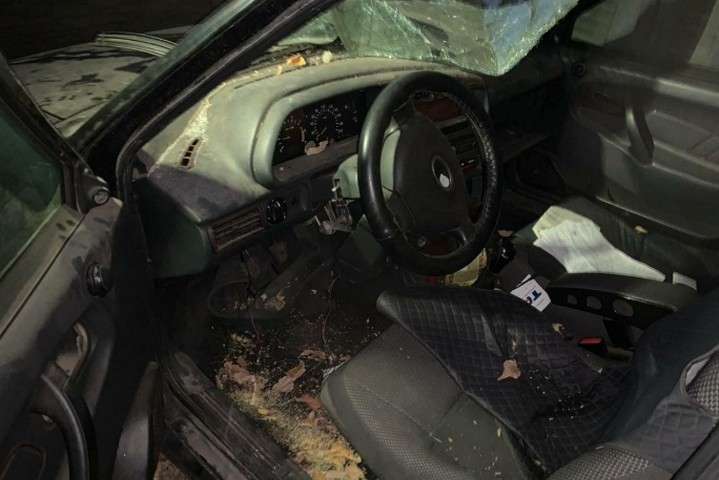 На Луганщині невідомі після погроз розтрощили авто правозахисниці