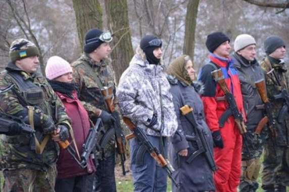 Майже 60% українців кажуть готові захищати країну зі зброєю, – опитування