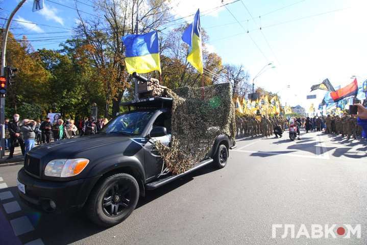 На Марше УПА в центре Киева выкатили пушку (фото)