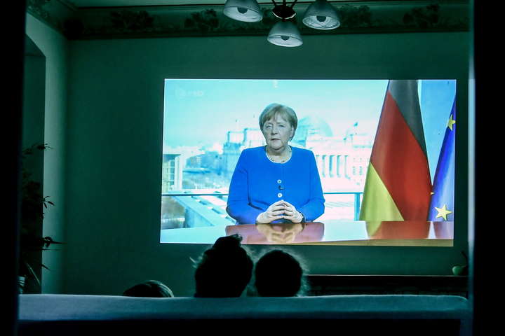 Меркель: Німеччина не готова до повторного локдауну, але карантин посилять