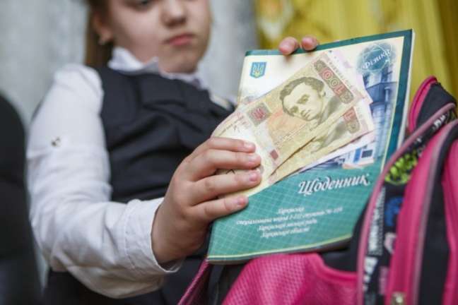 В Николаеве затравили отца школьницы, который отказался сдавать деньги на подарки