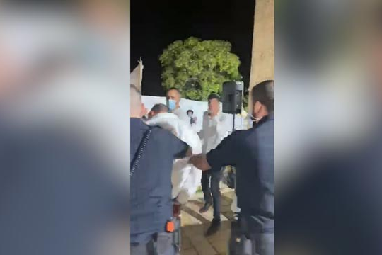 Весілля закінчилось розгоном та пораненими. Ізраїль жорстко карає порушників карантину (фото, відео)