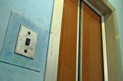 Ліфт падав з п'ятого до другого поверху