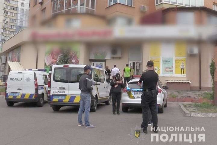 Розбійний напад на відділення пошти в Києві: поліція затримала грабіжника (фото, відео)