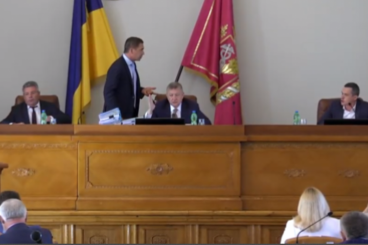 Харківщина: керівники області і депутати влаштували скандал на сесії облради