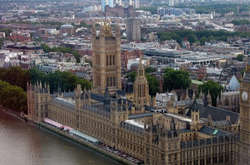 В Лондоне запрещено ходить в гости и рекомендуется пользоваться самокатами