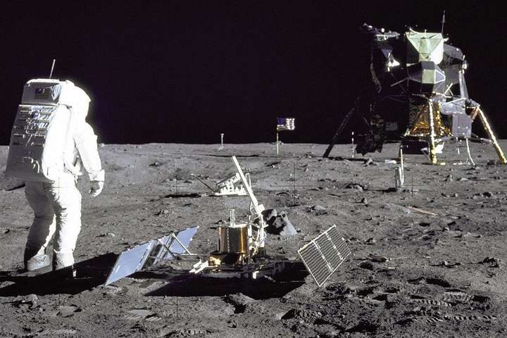 Не можна битися і смітити: NASA опублікувало правила поводження на Місяці