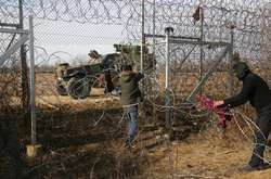 Греція почала будувати паркан від мігрантів на кордоні з Туреччиною