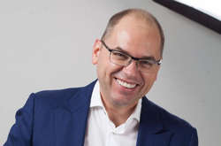 Від початку пандемії станом на ранок 17 жовтня в країні, за офіційними даними, заразилися коронавірусом 293641 людина