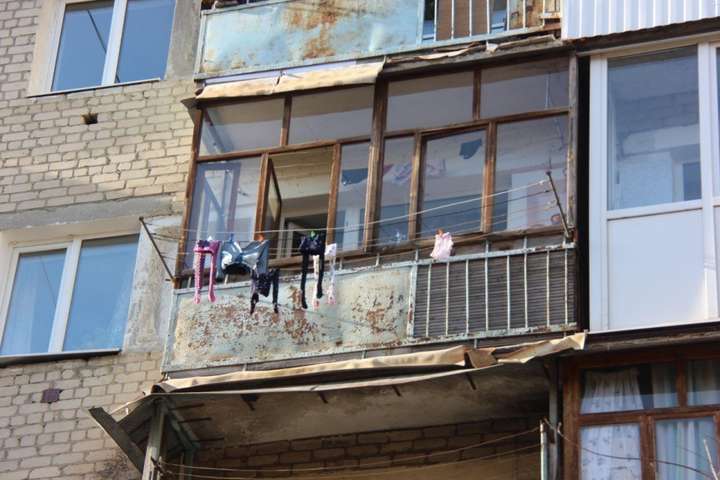 У Росії мати викинула з вікна двох дочок