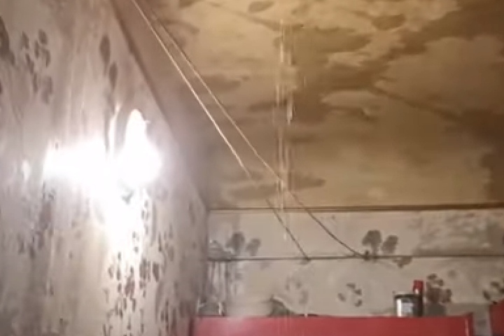 У Києві через прорив труби квартиру залило окропом (відео)