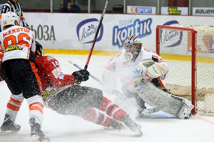«Кременчук» переміг на виїзді «Донбас». Доля хокейного чемпіонства вирішиться у сьомому матчі (відео)