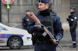 Франція планує вислати понад 200 осіб через убивство учителя під Парижем