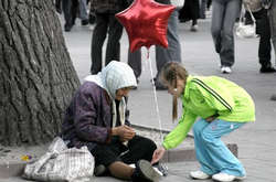 Специалисты рассказали, сколько в Украине нищих и у кого выше риски стать бедным