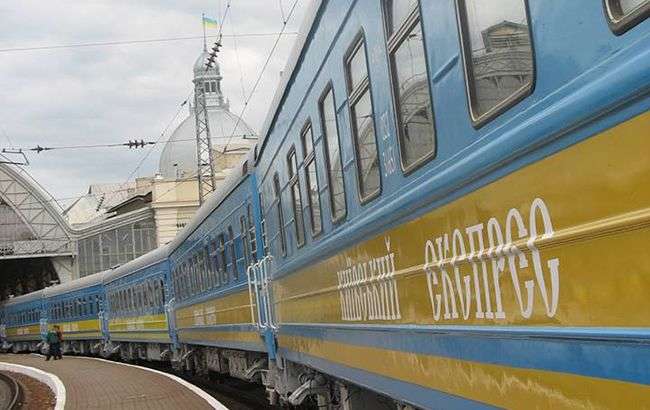 Укрзализныця закрыла продажу билетов на девяти станциях