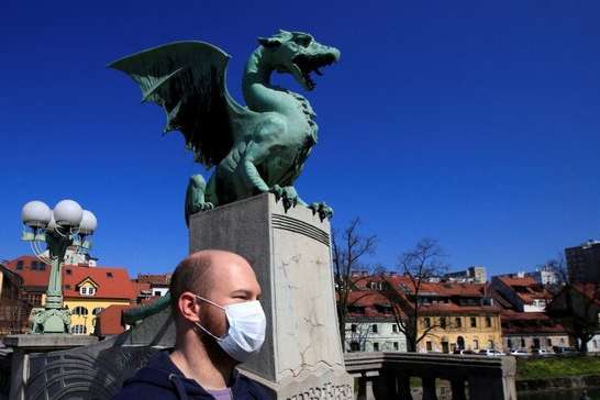 Словенія через коронавірус ввела комендантську годину і заборону на пересування між регіонами