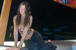  24-летняя модель Белла Хадид похвасталась отличным чувством стиля 
  