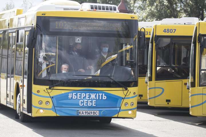У Києві вийшли на маршрути 50 нових автобусів (фото)