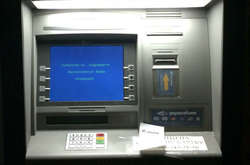 Без шума и пыли: в Киеве из банкомата похитили почти 300 тыс. грн