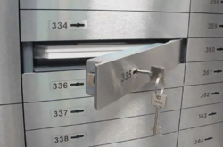 Відомий футболіст заявив про зникнення заощаджень зі скриньки у Приватбанку