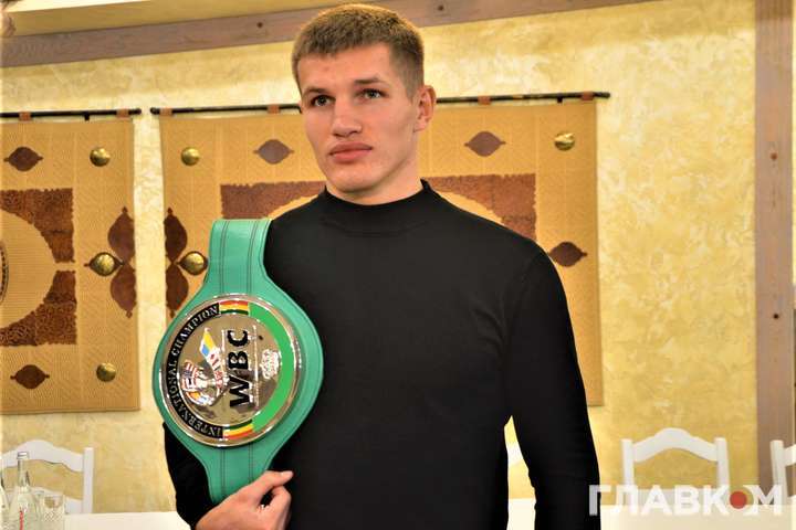 Молодий український боксер ефектним нокаутом виграв перший титульний бій у кар’єрі (відео)