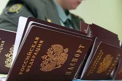 Близько 600 громадян України щодня привозять до РФ для отримання паспортів – Денісова