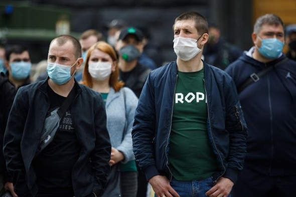 Чехія повертає масковий режим на вулиці через Covid-19