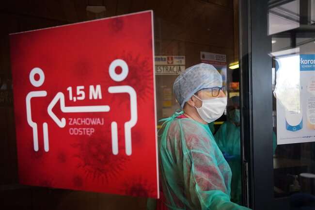 У Польщі кількість нових хворих за добу сягнула 10 тисяч 
