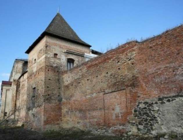 В Луцке под замком Любарта обнаружили ранее неизвестное подземелье (фото, видео)