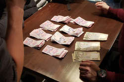 Посадовця затримали під час одержання 28 тис. гривень