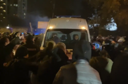 Під Шевченківським судом сталися сутички після розгляду справи над Антоненком (відео)