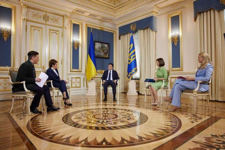 Зеленський перед виборами дав інтерв’ю чотирьом українським телеканалам