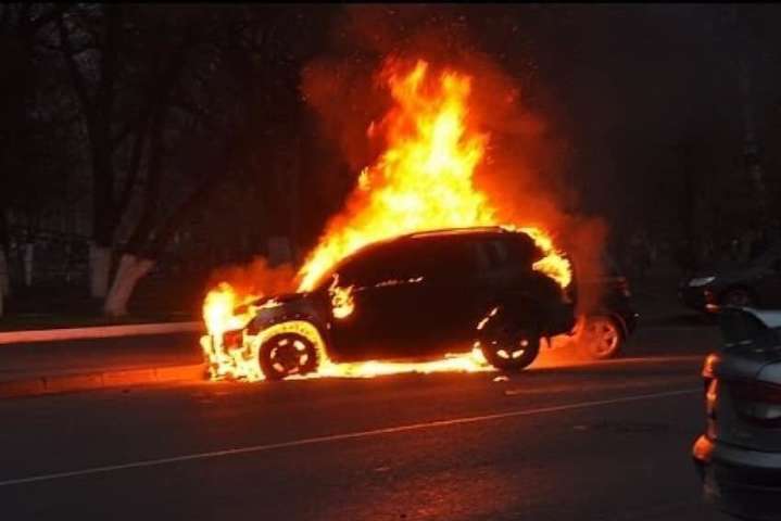 У Харкові вночі спалили авто кандидата від «Євросолідарності»