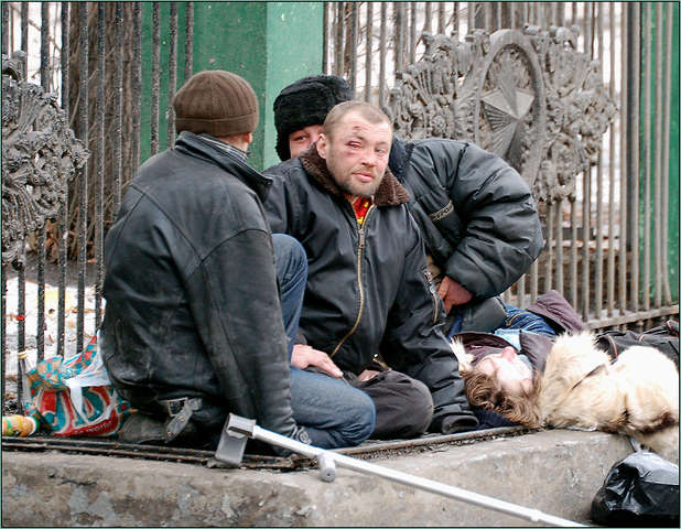 Трое киевлян, которые пытали бездомных, подозреваются в убийстве человека